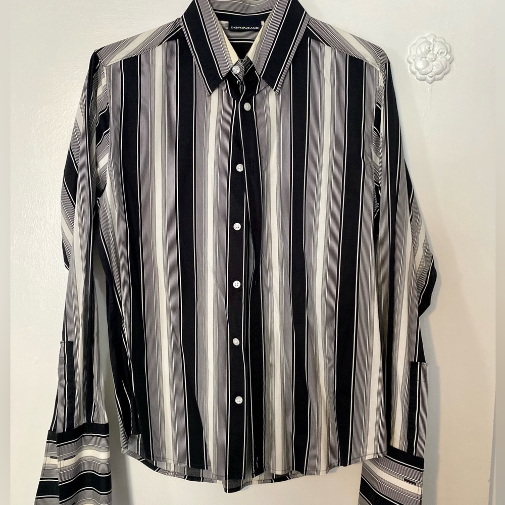 This is a men’s DKNY brand dress shirt. French cut sleeves, size medium.
